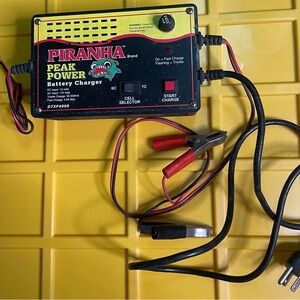 Piranha Peak Power Battery Charger - Black and Yellow